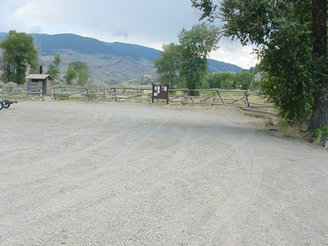 picture showing Yankee Jim Picnic Area parking lot.